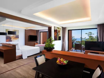 Suite familiare King con vista mare e balcone — Novotel Phuket Kata Avista Resort and Spa